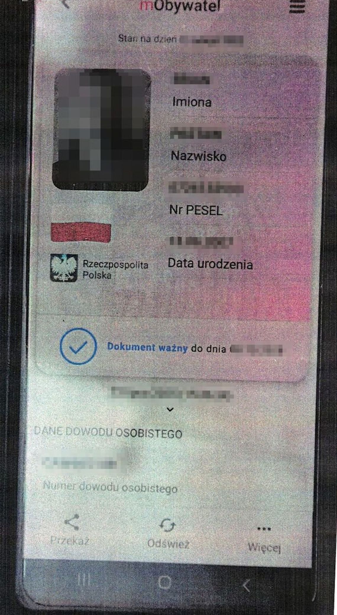 13 butelek alkoholu w plecaku 16-latka. Pokazał sprzedawcy fałszywy dokument 13 butelek alkoholu w plecaku 16-latka. Pokazał sprzedawcy fałszywy dokument