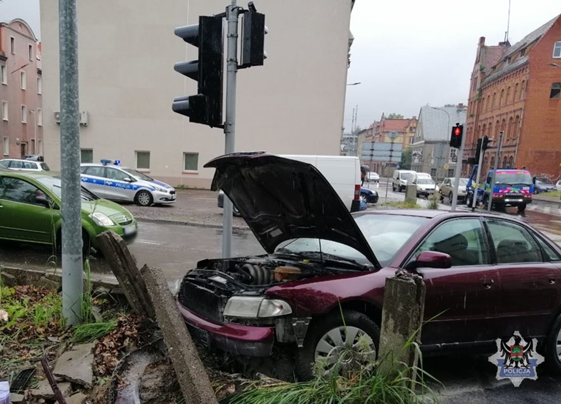 13-latek ukradł auto sąsiadce. Rozwalił się na pierwszym zakręcie