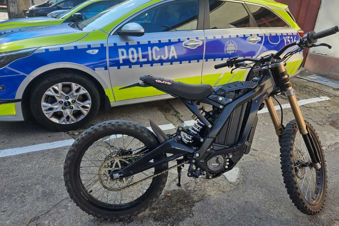 14-latek jeździł tym jak rowerem. Nie miał uprawnień, tablicy i ubezpieczenia. Teraz czeka go sąd rodzinny 14-latek jeździł tym jak rowerem. Nie miał uprawnień, tablicy i ubezpieczenia. Teraz czeka go sąd rodzinny