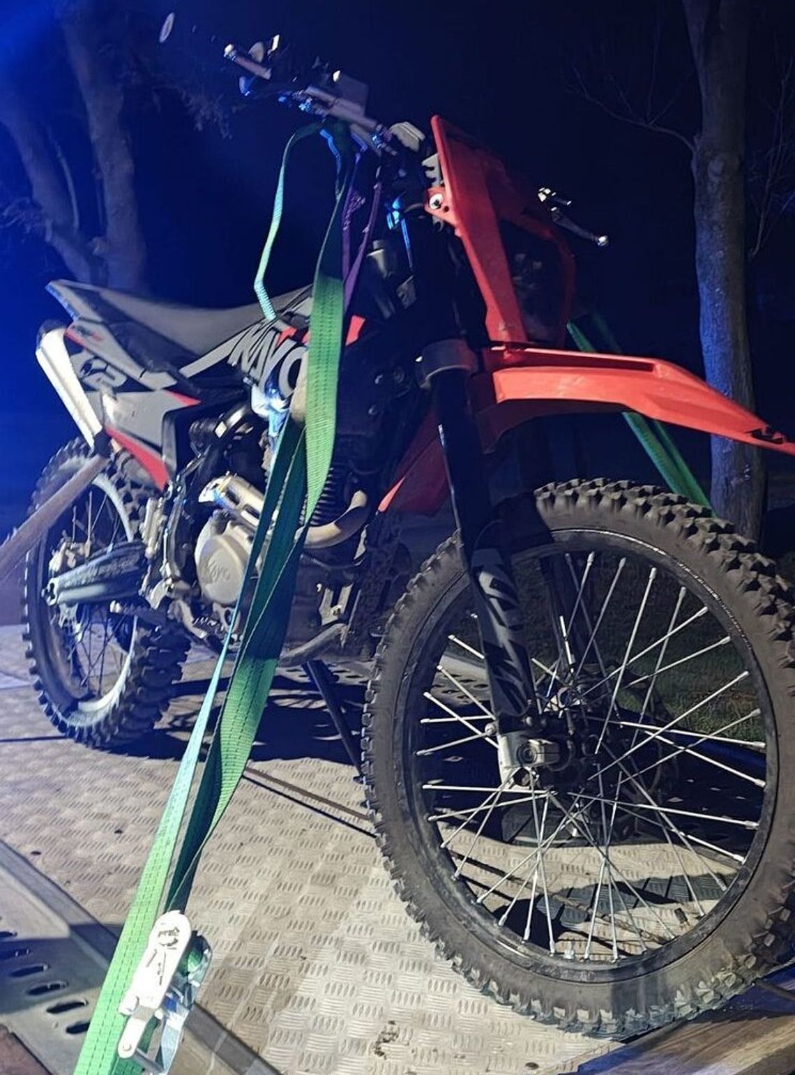 14-latek na motocyklu crossowym bez rejestracji i OC. Jazdę zakończyła kontrola policji