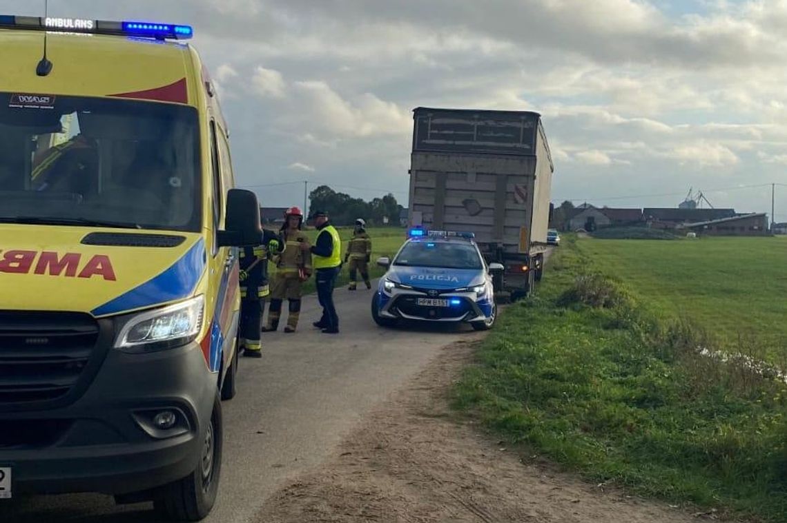 14-latek na skuterze wjechał pod ciężarówkę. Chłopiec zginął, 15-letnia pasażerka jest ranna