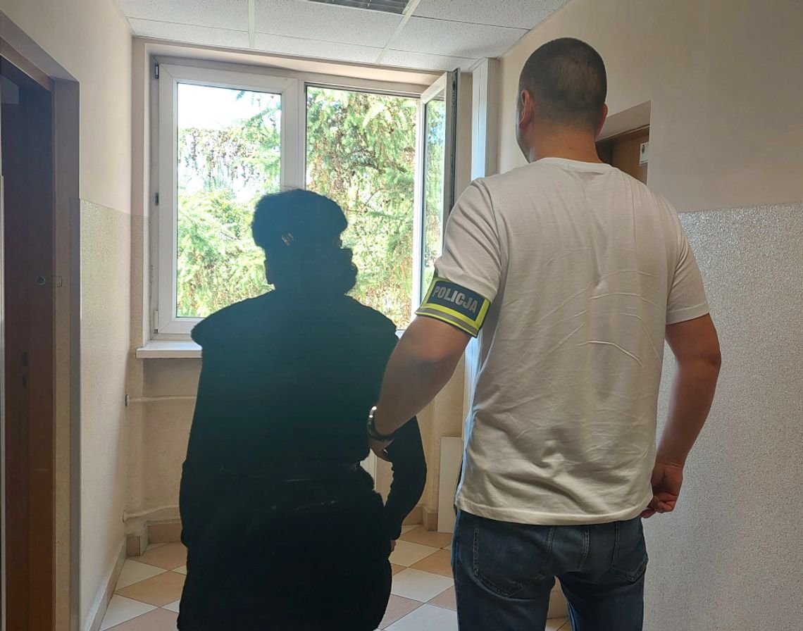 15 i 16-latka wyłudziły od emerytki 50 tysięcy złotych. Policjanci znaleźli je w hotelu