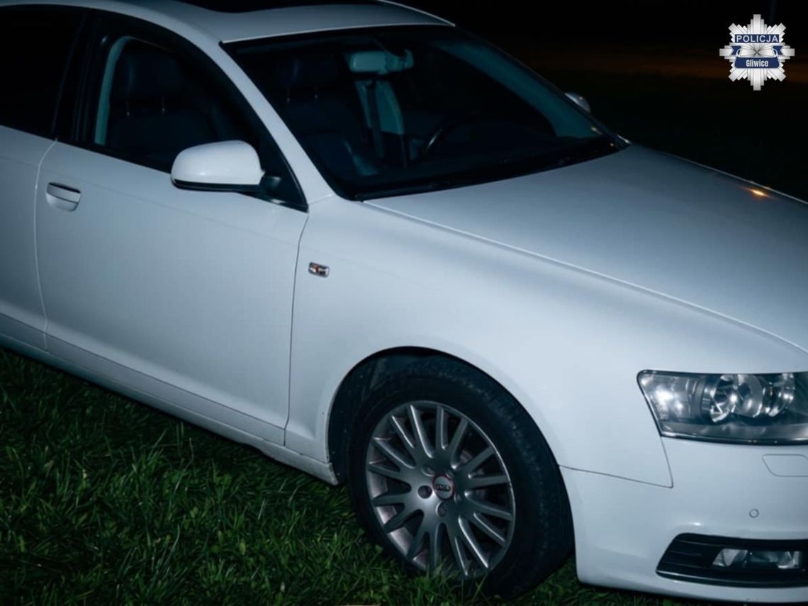 15-latek zabrał Audi matki, pierwszy raz wyjechał na ulicę i od razu zaliczył pościg. Radiowóz wpadł na wysepkę 15-latek zabrał Audi matki, pierwszy raz wyjechał na ulicę i od razu zaliczył pościg. Radiowóz wpadł na wysepkę