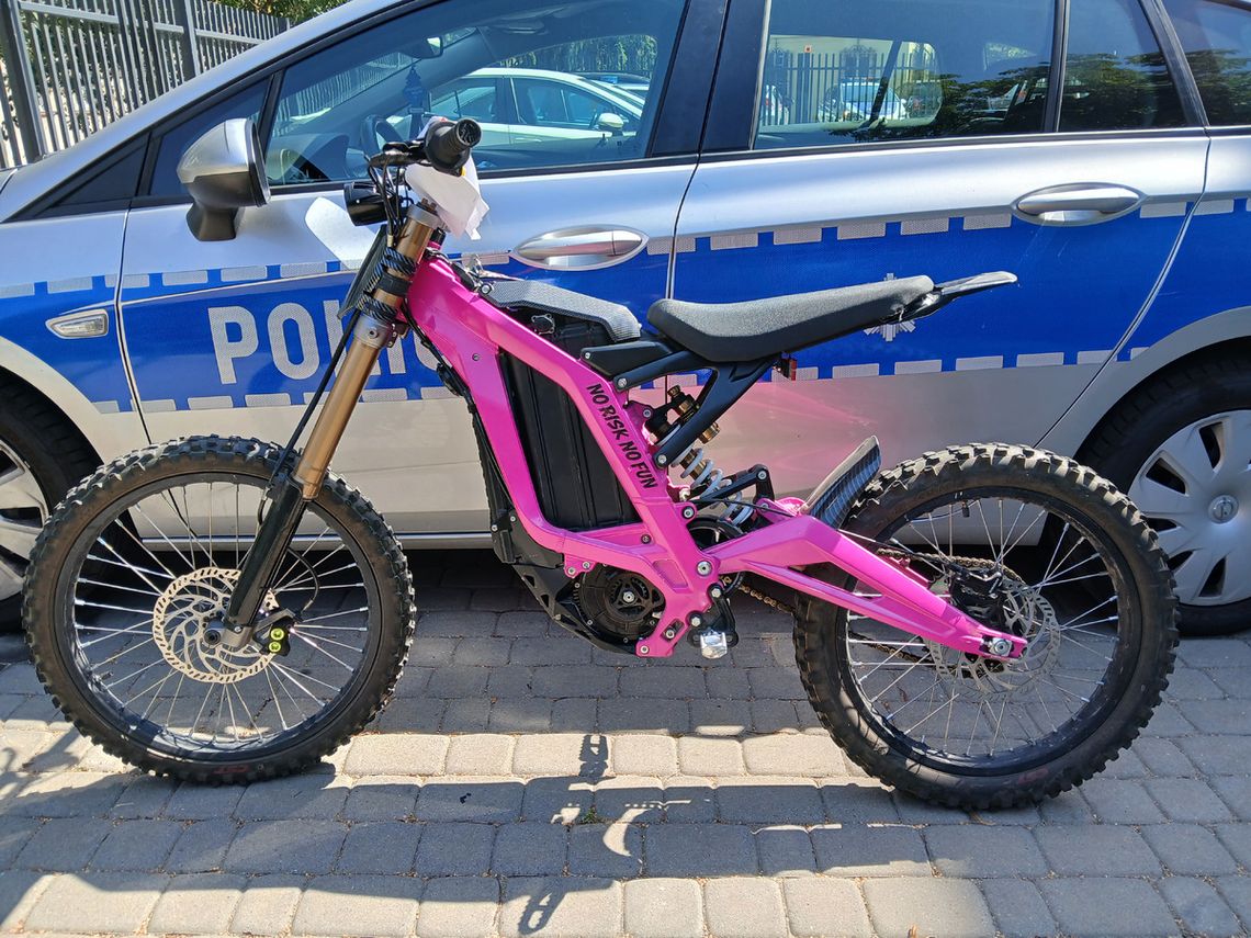 15-latek zatrzymany na elektrycznym motocyklu. Mógł rozpędzić się do 100 km/h 15-latek zatrzymany na elektrycznym motocyklu. Mógł rozpędzić się do 100 km/h