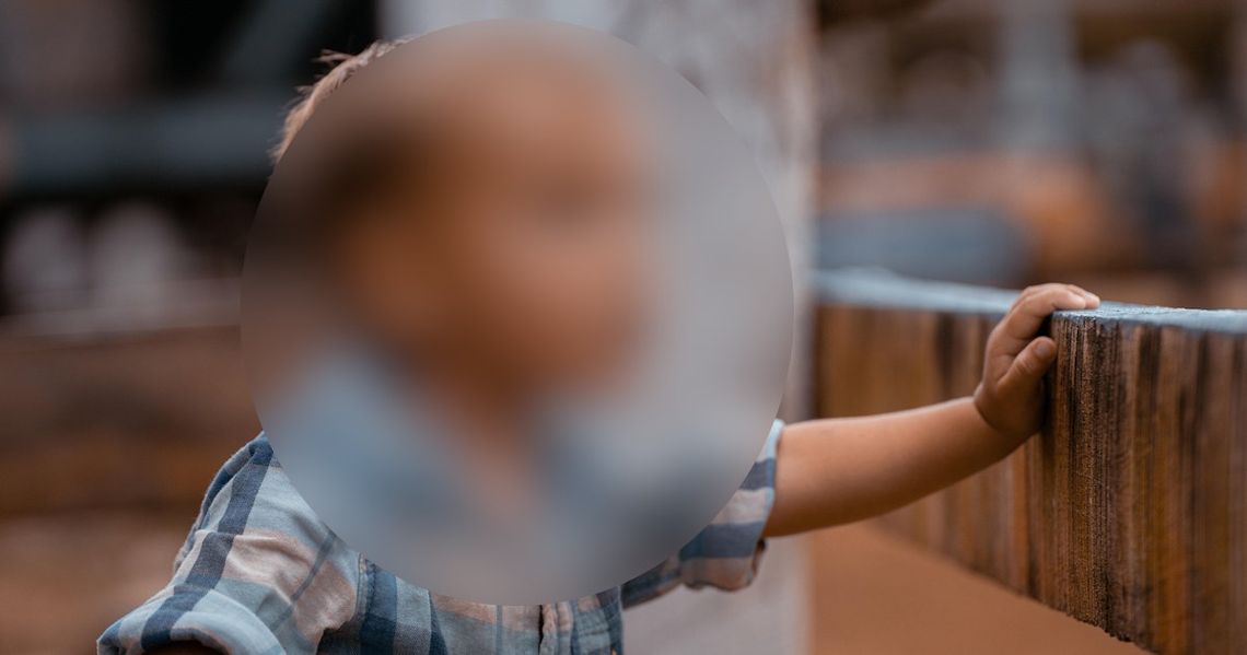 15-miesięczny chłopiec błąkał się ulicami miasta. Nikt nie zauważył, jak wychodzi ze żłobka 15-miesięczny chłopiec błąkał się ulicami miasta. Nikt nie zauważył, jak wychodzi ze żłobka