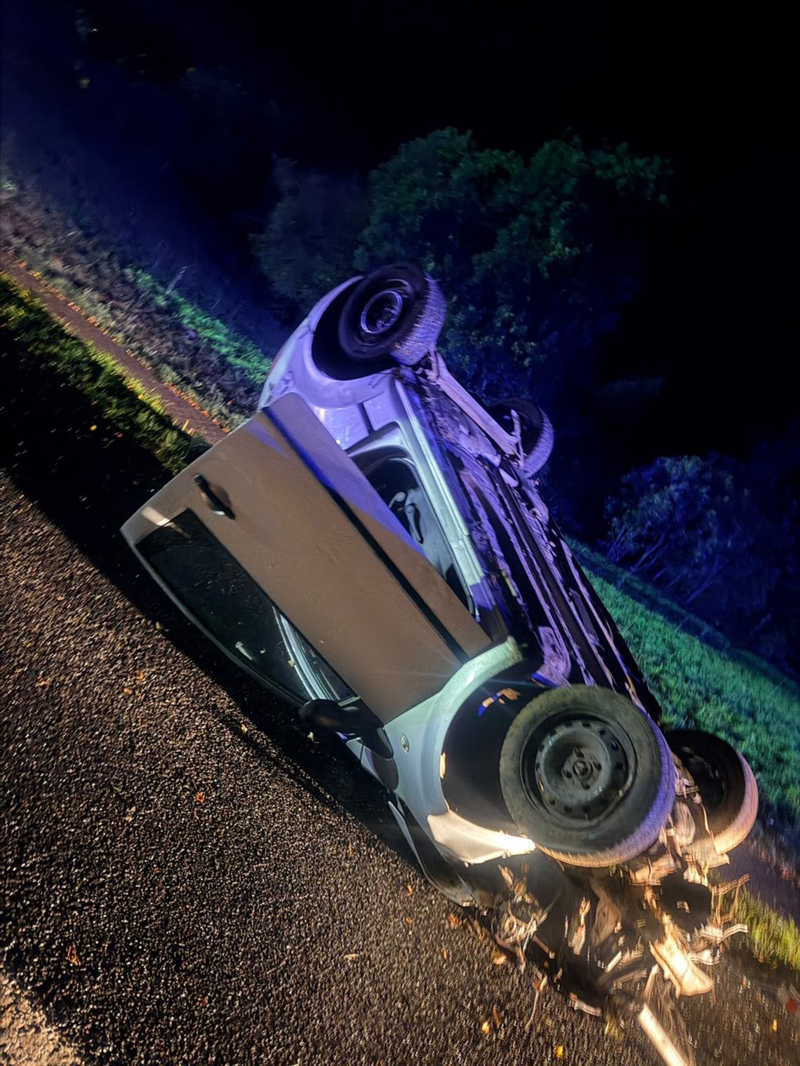 16-latek dachował Citroenem. Wydmuchał blisko 1,1 promila i nie miał prawa jazdy 16-latek dachował Citroenem. Wydmuchał blisko 1,1 promila i nie miał prawa jazdy