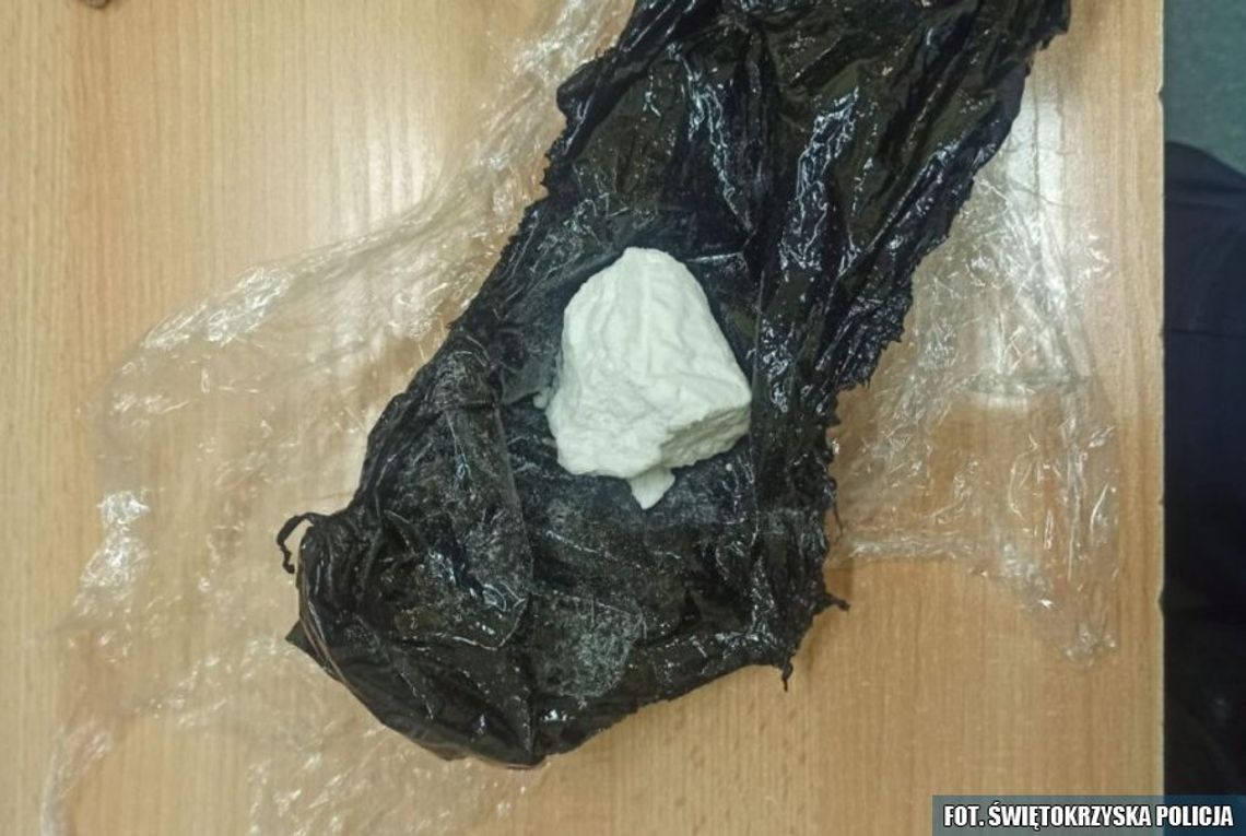 16-latek miał ponad 50 gramów amfetaminy. Wpadł, bo nie założył maseczki