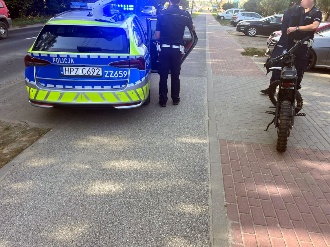16-latek na elektryku uciekał przed policją. Stracił prawko i "uzbierał" 49 punktów karnych