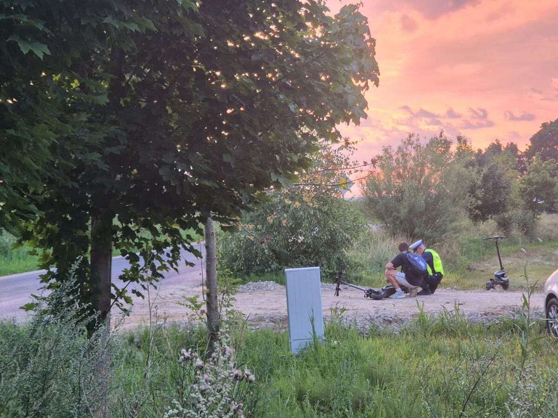 17-latek bez kasku przewrócił się na hulajnodze. Z ciężkimi obrażeniami trafił do szpitala