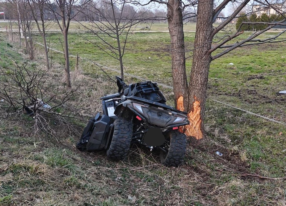 17-latek bez uprawnień rozbił quada o drzewo. Na miejscu lądował śmigłowiec LPR
