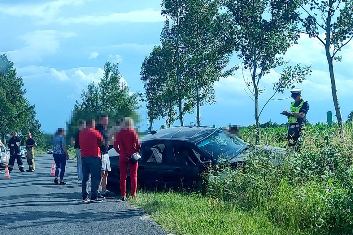 17-latek bez wiedzy matki zabrał jej BMW i rozbił je w rowie. Podróżował z piątką kolegów