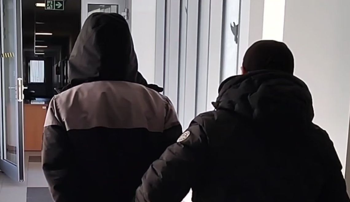 17-latek groźbami zmuszał 12-latka do okradania mamy i babci. Ukradł tak ponad 20 tysięcy złotych 17-latek groźbami zmuszał 12-latka do okradania mamy i babci. Ukradł tak ponad 20 tysięcy złotych