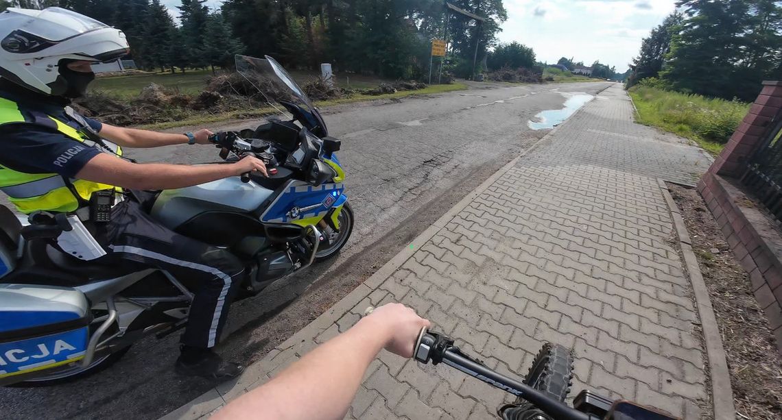 17-latek na elektryku uciekał przed drogówką. Nagrywał pościg na kamerce sportowej [WIDEO]