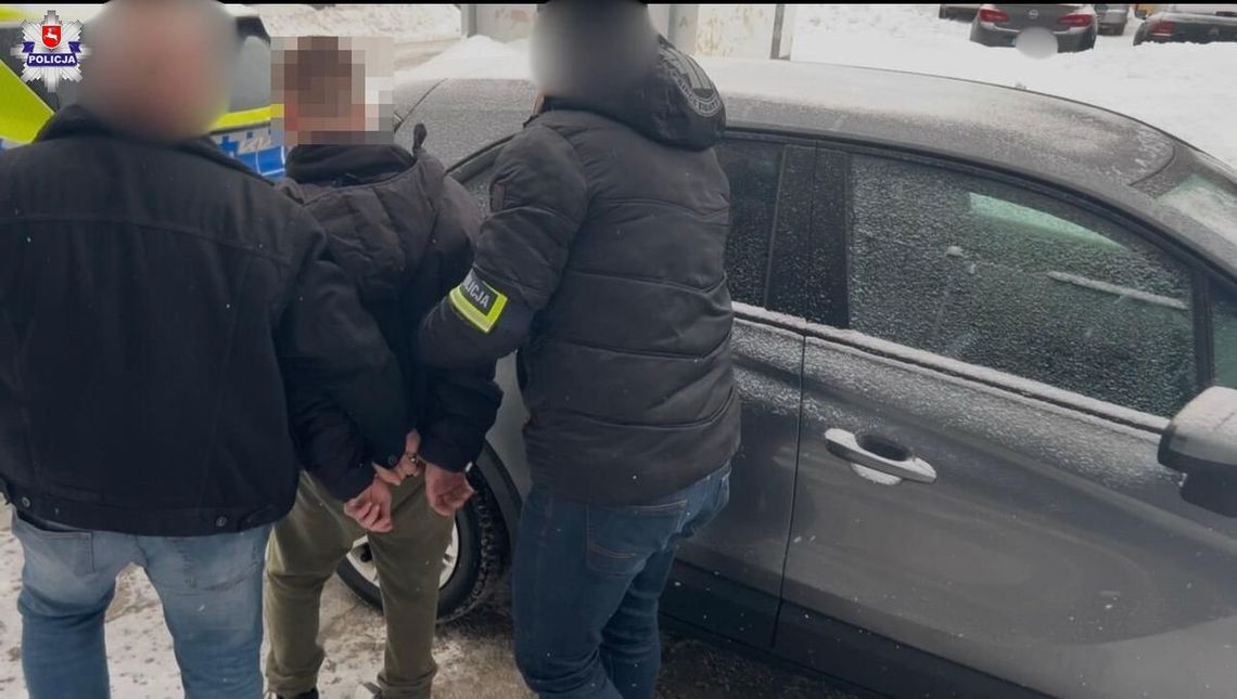 17-latek napadał na młodszych chłopców i przemocą wymuszał pieniądze. Po zatrzymaniu trafił za kraty 17-latek napadał na młodszych chłopców i przemocą wymuszał pieniądze. Po zatrzymaniu trafił za kraty