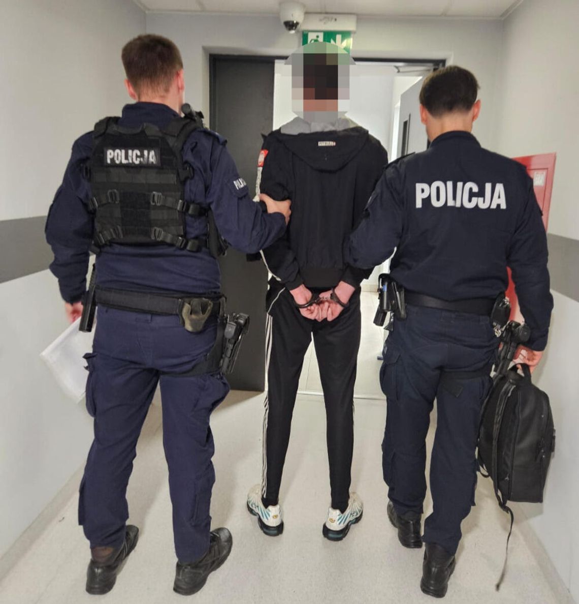 17-latek podejrzany o wymuszenie rozbójnicze. Groźbami zmuszał 15-latka do przelewania pieniędzy 17-latek podejrzany o wymuszenie rozbójnicze. Groźbami zmuszał 15-latka do przelewania pieniędzy