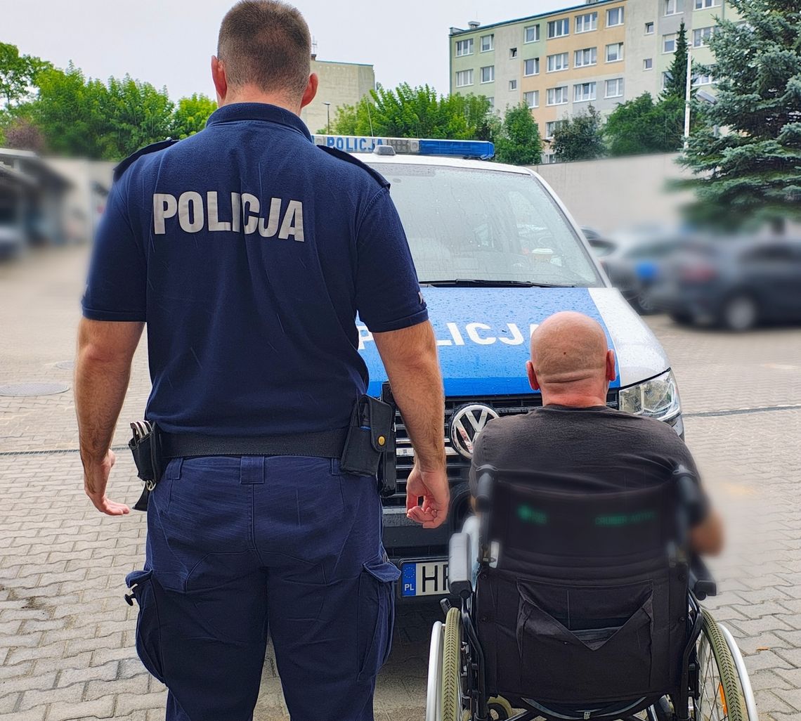 17-latek stał na czatach, ojczym kradł z półek, a wujek-inwalida chował towar w plecaku 17-latek stał na czatach, ojczym kradł z półek, a wujek-inwalida chował towar w plecaku
