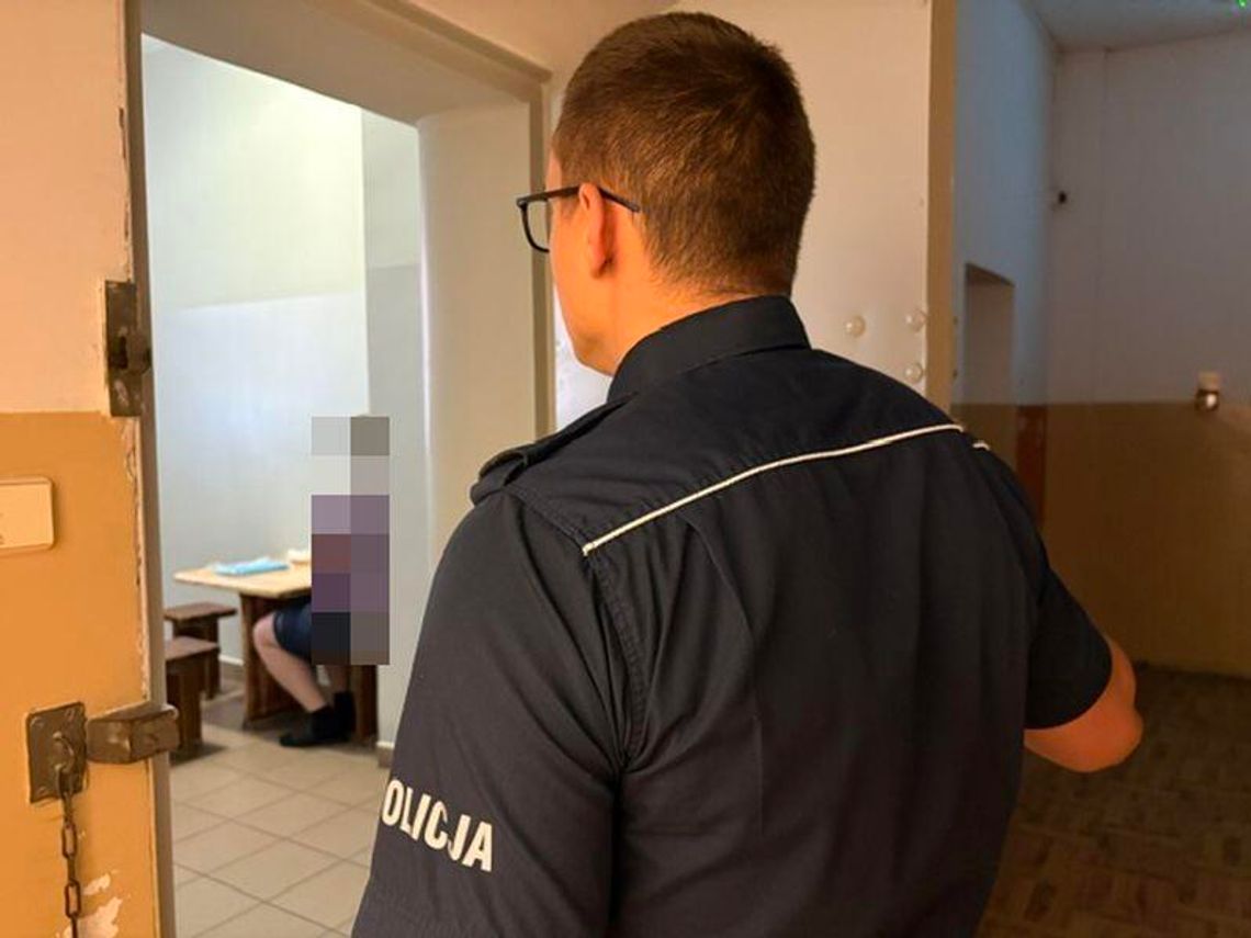 17-latek ugodzony nożem podczas awantury. Policjanci zatrzymali 25-letniego sprawcę napaści 17-latek ugodzony nożem podczas awantury. Policjanci zatrzymali 25-letniego sprawcę napaści