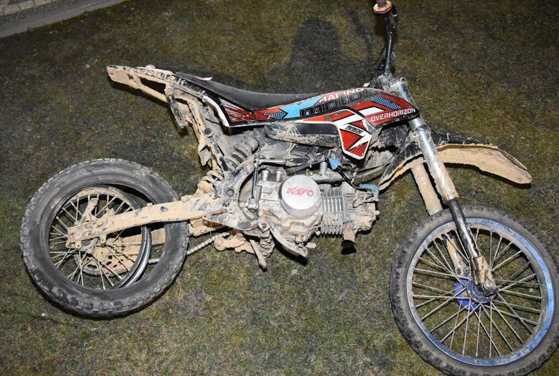 17-latek z prawie dwoma promilami przewrócił się na motocyklu. Jechał bez kasku