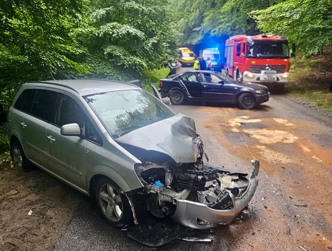 17-latek za kierownicą BMW wleciał bokiem w inne auto. Uciekł z miejsca, bo nie miał prawa jazdy
