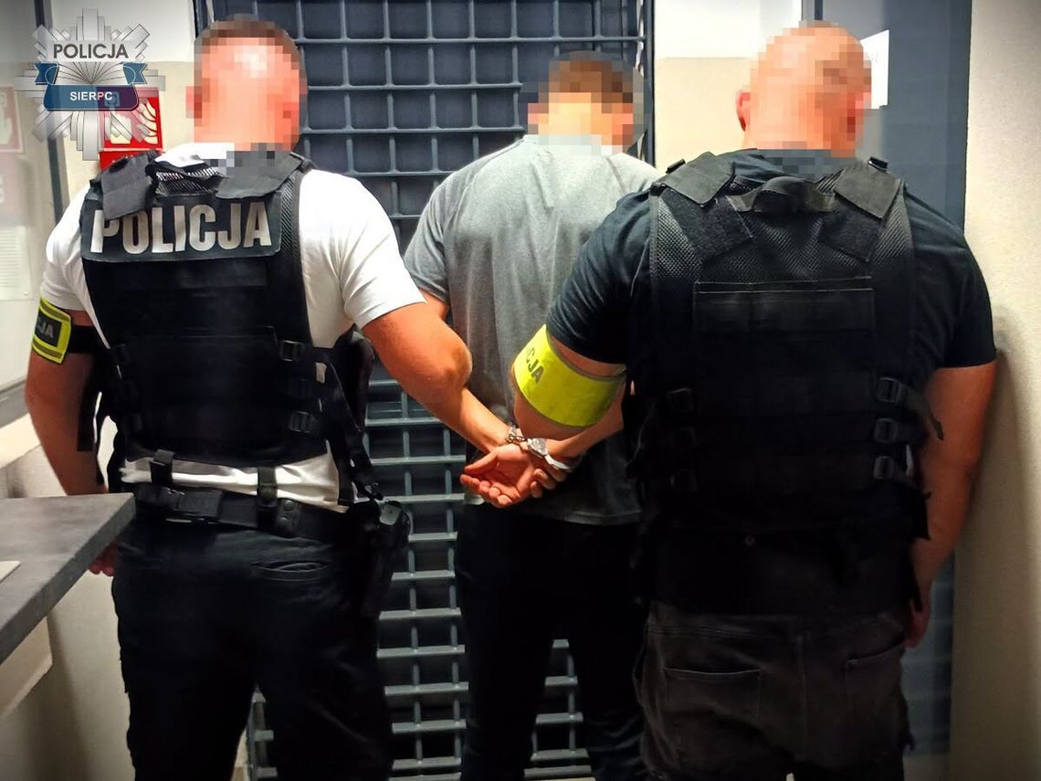 17-latek zapowiadał atak w szkole. Policjanci zatrzymali go przed rozpoczęciem lekcji 17-latek zapowiadał atak w szkole. Policjanci zatrzymali go przed rozpoczęciem lekcji