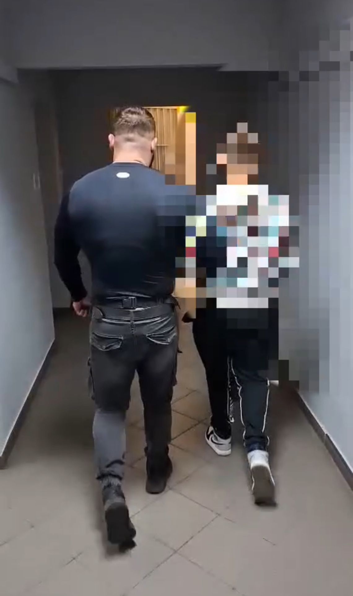 17-latek zatrzymany za posiadanie i udzielanie narkotyków. Chłopakowi grozi nawet 10 lat więzienia 17-latek zatrzymany za posiadanie i udzielanie narkotyków. Chłopakowi grozi nawet 10 lat więzienia