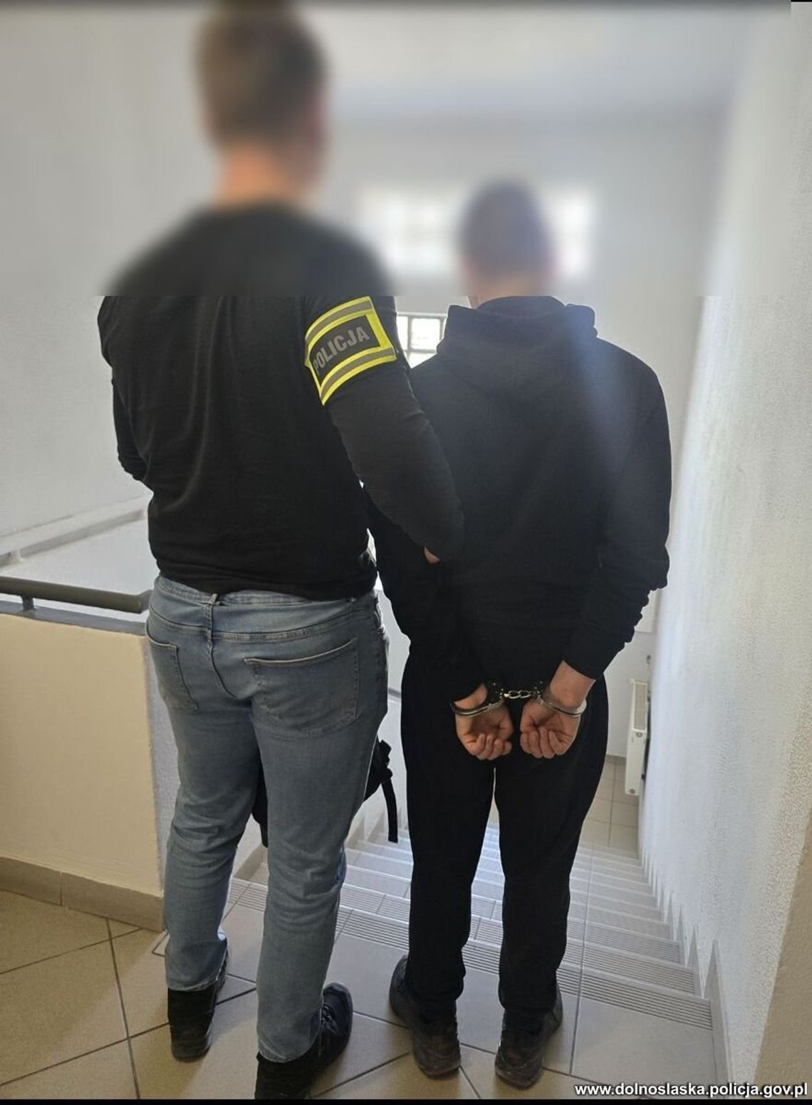 17-latek źle zniósł rozstanie z dziewczyną. Namalował na przedszkolu wulgarny napis 17-latek źle zniósł rozstanie z dziewczyną. Namalował na przedszkolu wulgarny napis