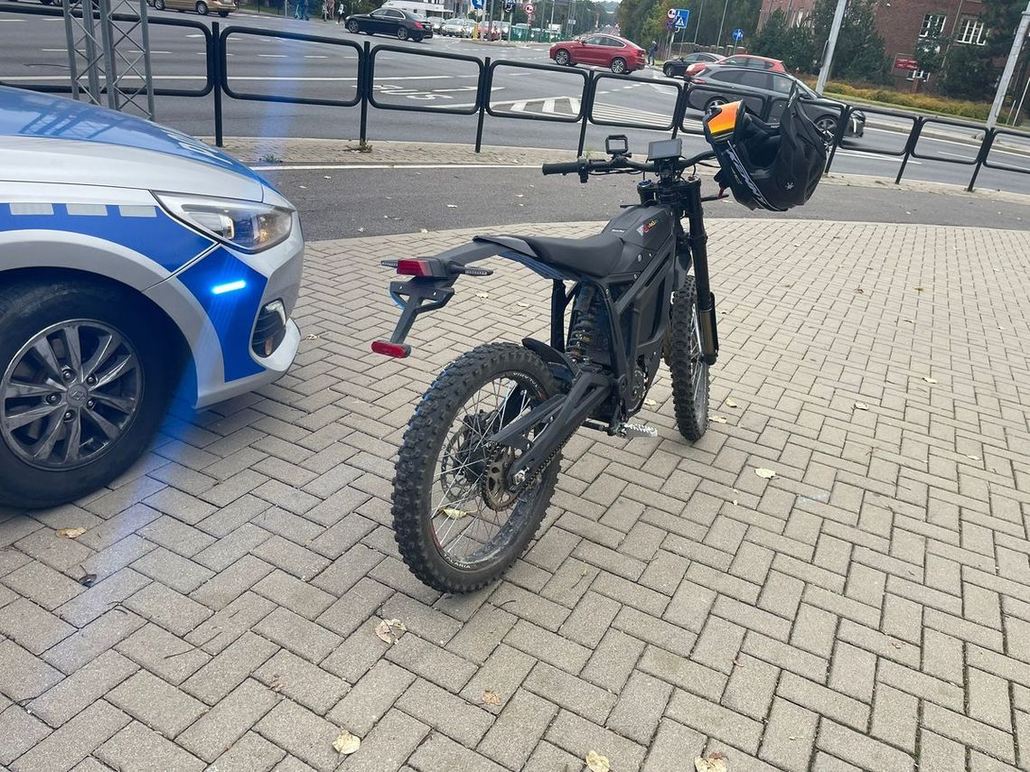 17-latka jechała motorowerem po ścieżce rowerowej. Była przekonana, że ma rower elektryczny