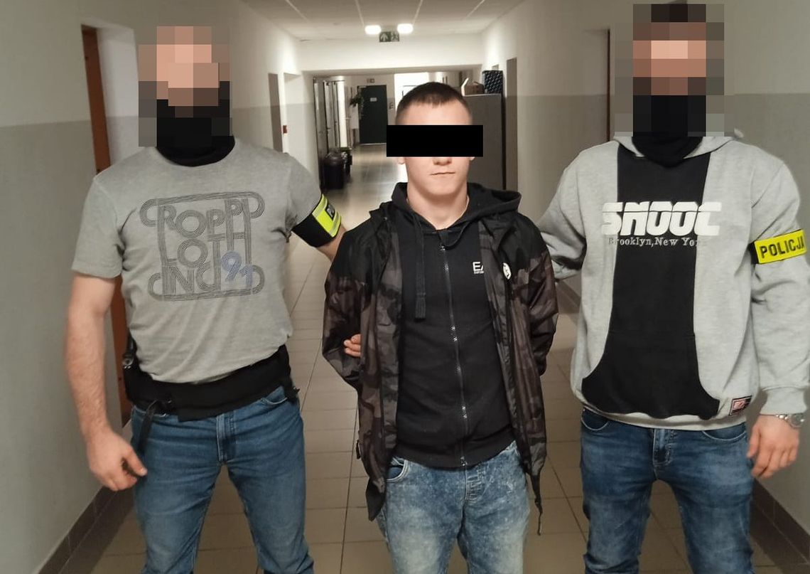 17-latka uciekła z domu, policjanci znaleźli ją u poszukiwanego za dilerkę 19-latka