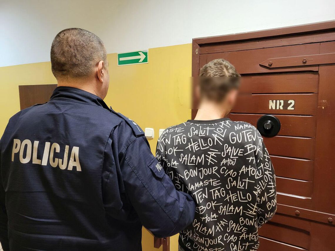 18-latek aresztowany za narkotyki. Miał 3600 podejrzanych tabletek i inne narkotyki 18-latek aresztowany za narkotyki. Miał 3600 podejrzanych tabletek i inne narkotyki