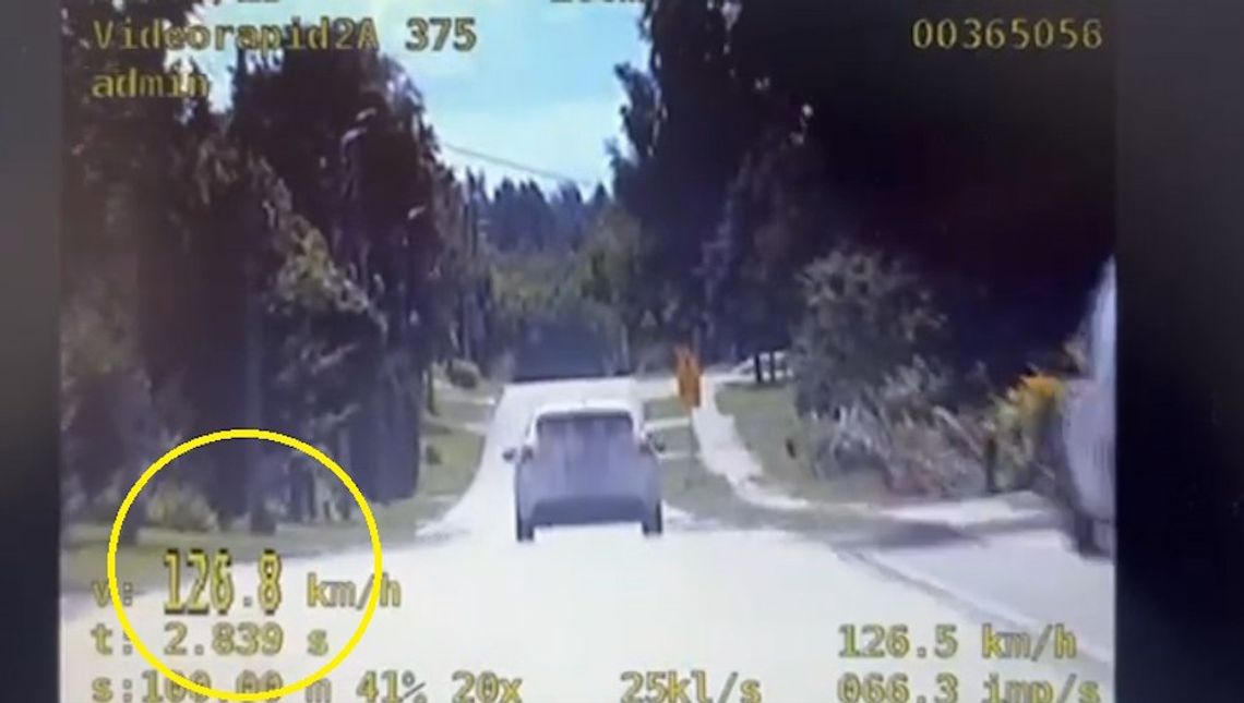 18-latek jechał przez wieś z prędkością 126 km/h. Stracił prawko, które miał od czterech dni 18-latek jechał przez wieś z prędkością 126 km/h. Stracił prawko, które miał od czterech dni