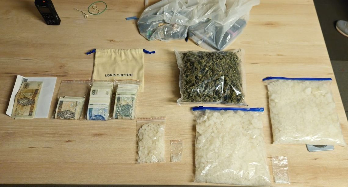 18-latek na hulajnodze wiózł torbę pełną narkotyków. Wpadł tuż po spotkaniu z kolegą