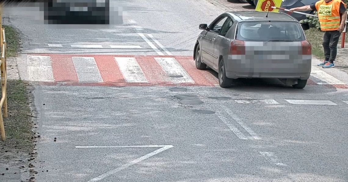 18-latek na oczach policjantów omal nie potrącił "Pana Stopki". W aucie niesprawne hamulce [WIDEO]