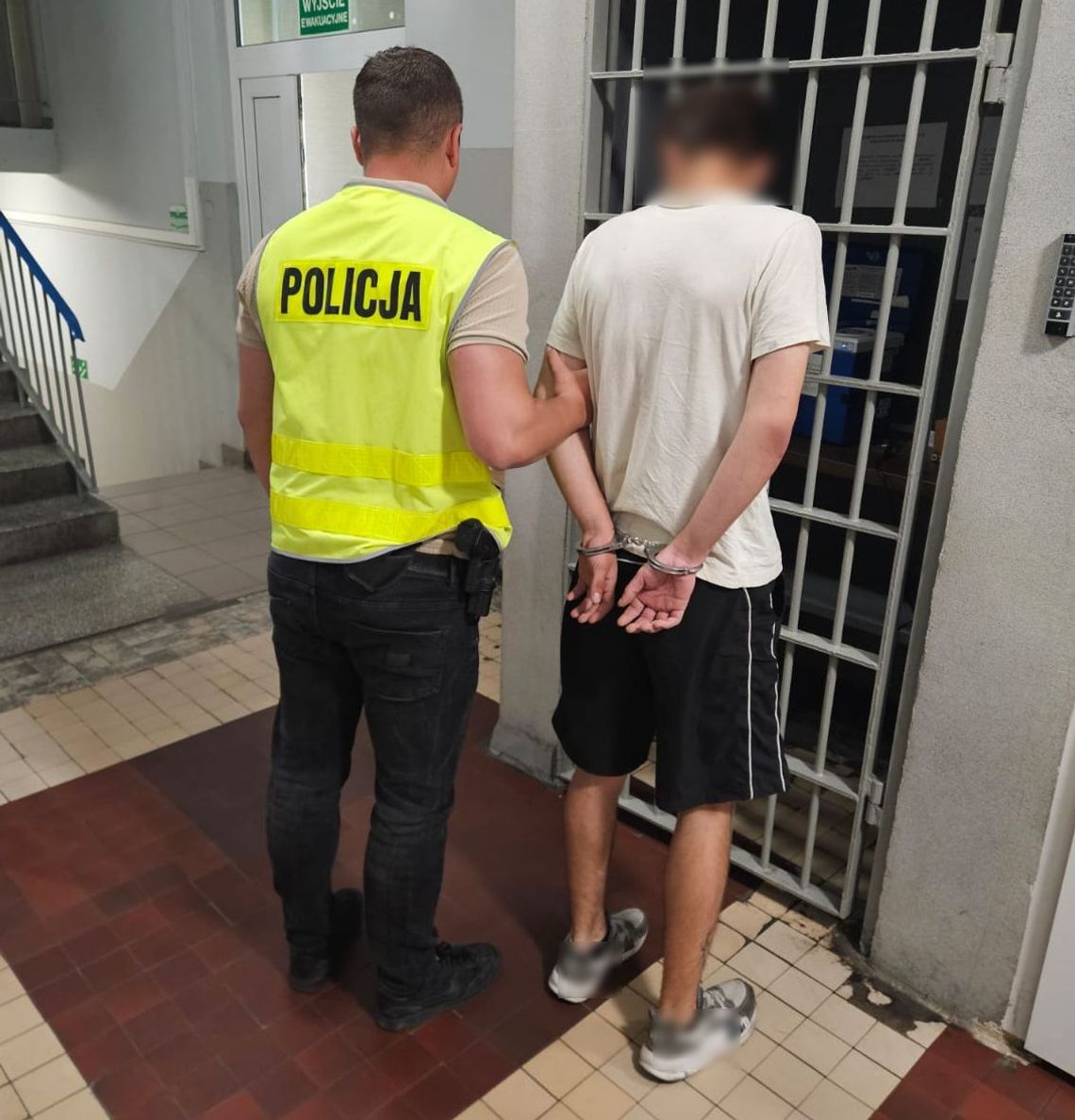 18-latek z plecakiem pełnym narkotyków zatrzymany w markecie. Zgubiło go nerwowe zachowanie