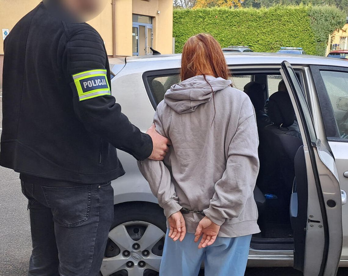 18-letnia złodziejka ukrywała się u 33-letniego kolegi. W mieszkaniu policjanci znaleźli mefedron