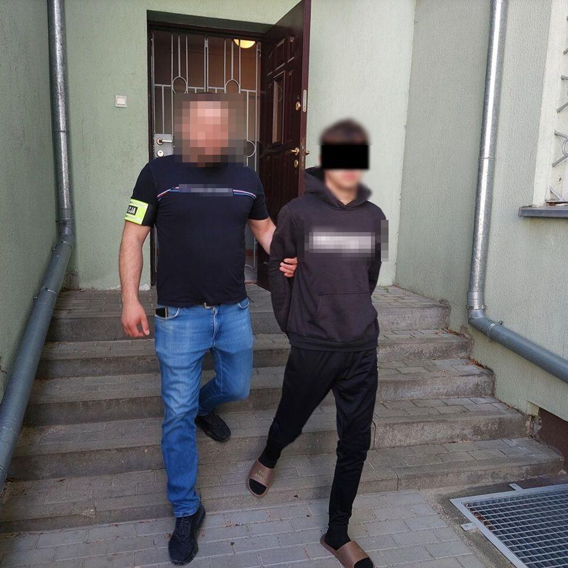18-letni kursant ukradł passata i porzucił znajomych w aucie podczas ucieczki 18-letni kursant ukradł passata i porzucił znajomych w aucie podczas ucieczki