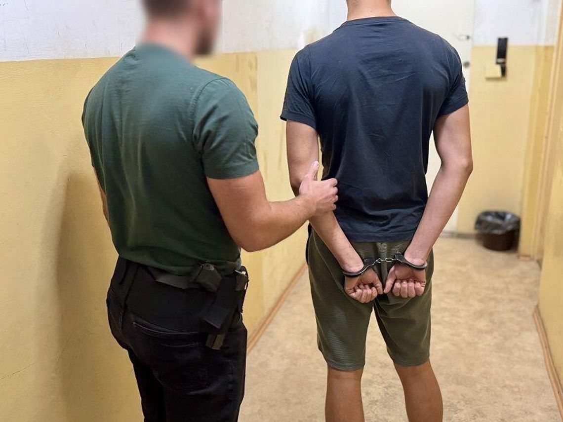 18-letni Ukrainiec podał się za policjanta i wyłudził od 83-letniego mężczyzny 30 tysięcy złotych