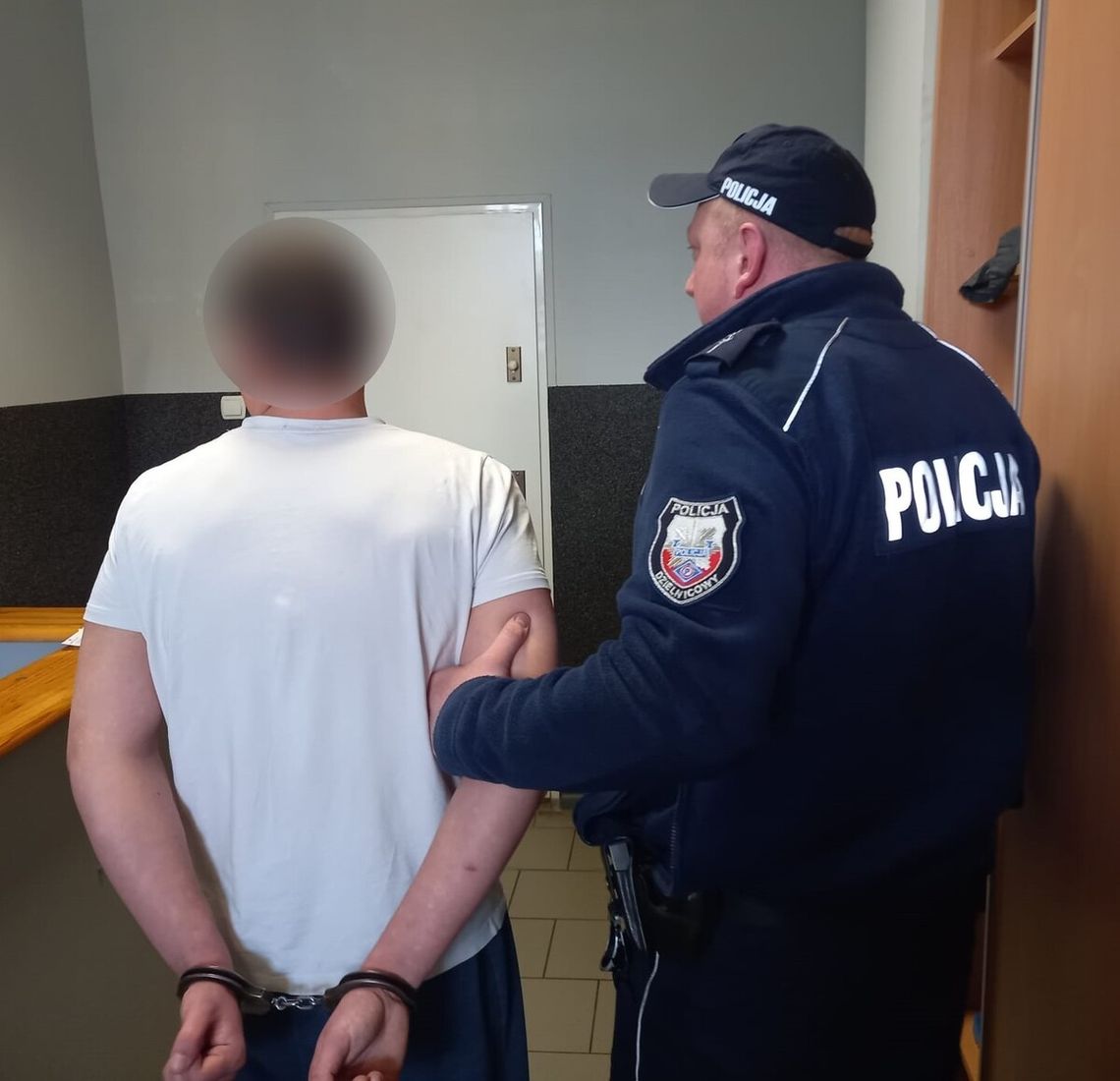 19 i 20-latek sprawcami brutalnego ataku. Na oczach ludzi dźgali nożem i strzelali z wiatrówki