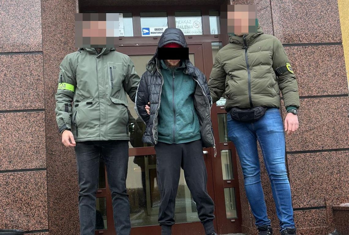 19-latek był mózgiem "odbieraków" wysyłanych po pieniądze do oszukanych staruszków. Organizował im robotę 19-latek był mózgiem "odbieraków" wysyłanych po pieniądze do oszukanych staruszków. Organizował im robotę