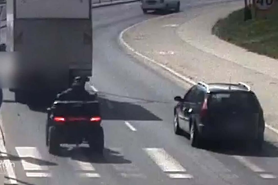 19-latek mocno przecenił swoje umiejętności. Agresywna jazda quadem zakończona uderzeniem w bariery