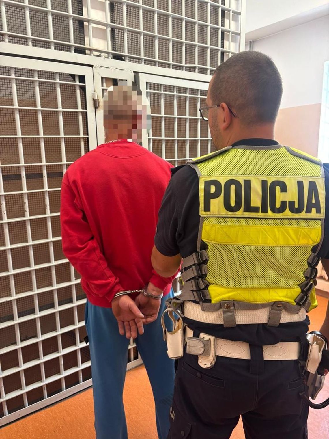 19-latek po narkotykach narobił sobie kłopotów. Na miejsce przyjechał poszukiwany ojciec i też został zatrzymany 19-latek po narkotykach narobił sobie kłopotów. Na miejsce przyjechał poszukiwany ojciec i też został zatrzymany