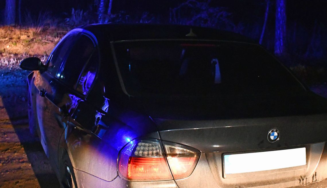 19-latek pod wpływem narkotyków uciekał BMW przed policją. W aucie wiózł 16-letnią pasażerkę