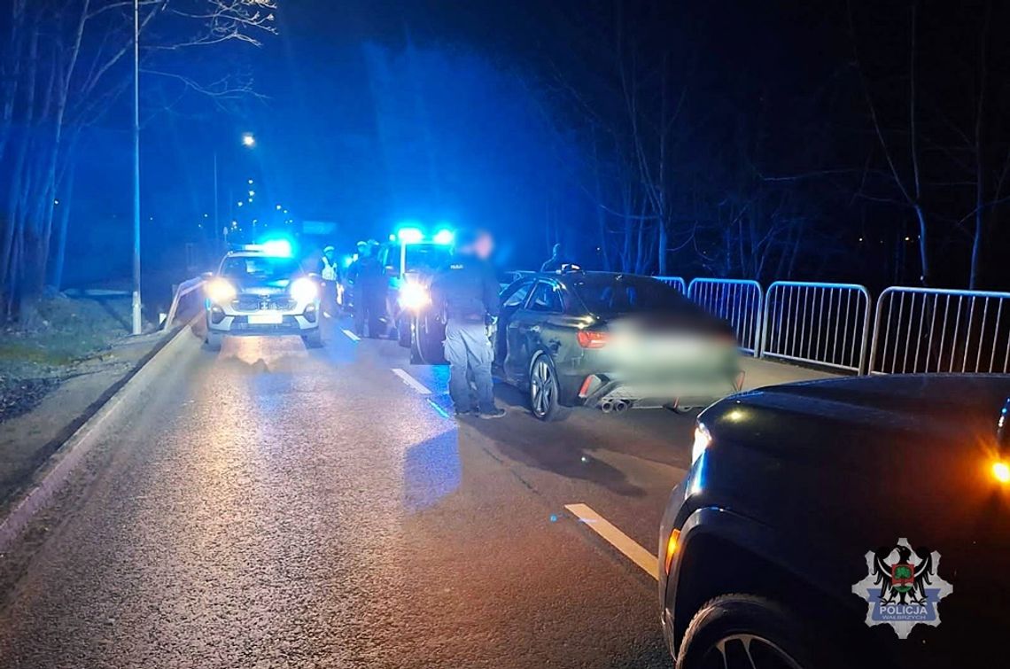 19-latek przemycał 10 kg kratomu z Czech. Po kolizji drogowej wezwał na pomoc rodzinę 19-latek przemycał 10 kg kratomu z Czech. Po kolizji drogowej wezwał na pomoc rodzinę