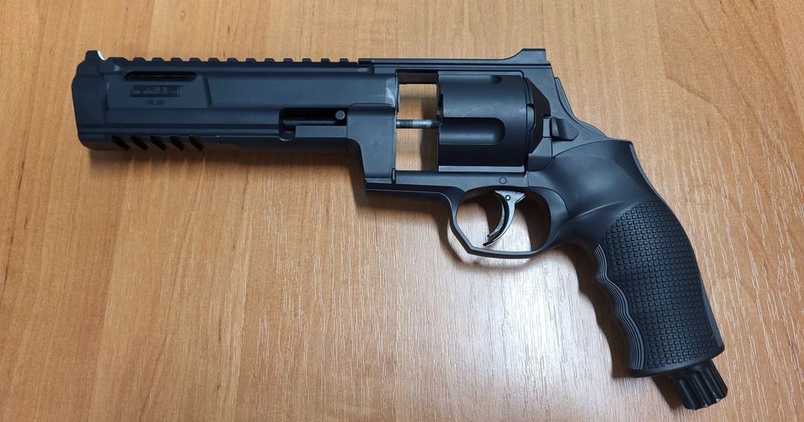 19-latek strzelił do licealistki z pistoletu gazowego. Dziewczyna właśnie szła do szkoły