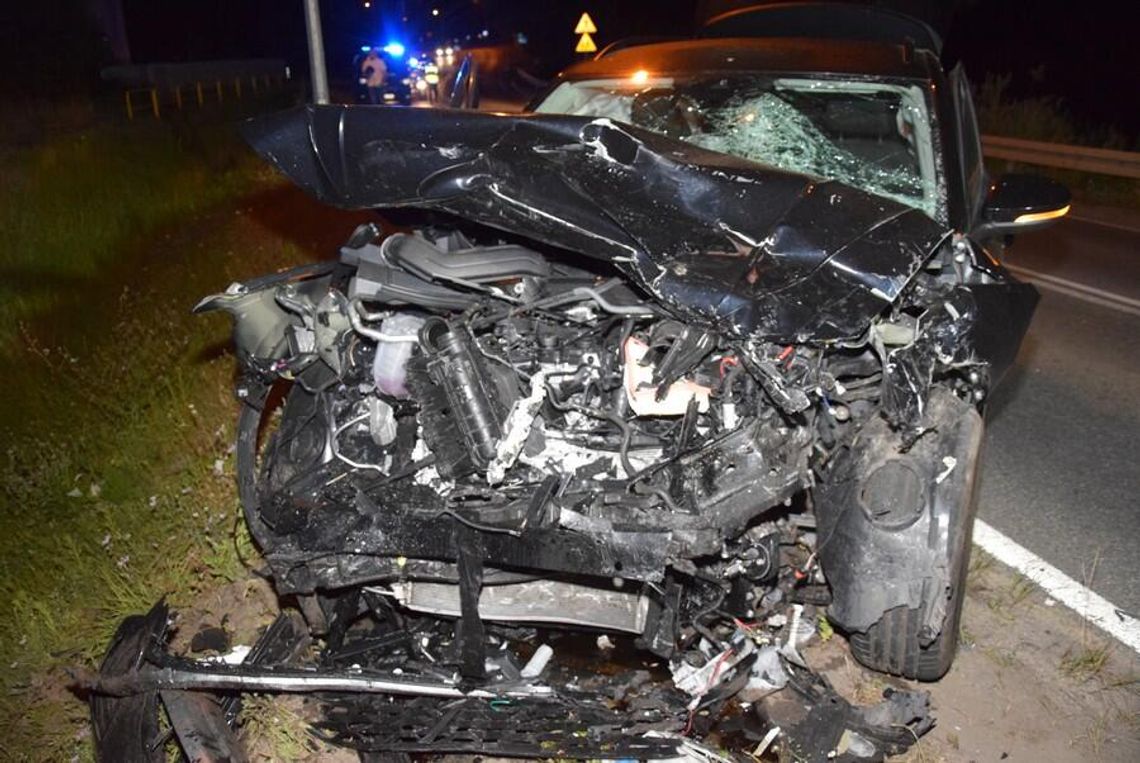 19-latek w BMW zjechał na czołówkę z innym autem. Jedna osoba zginęła, trzy są ranne