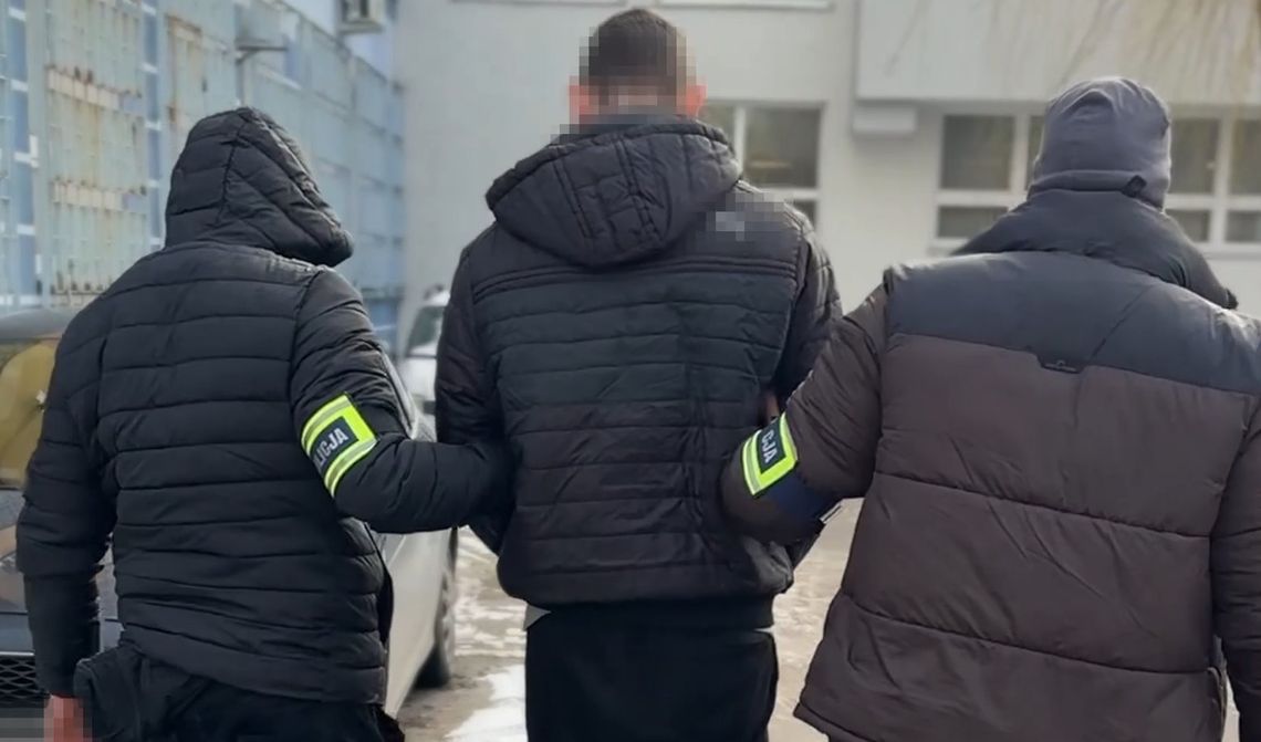19-latek w kilka dni dopuścił się siedmiu przestępstw. Ma na koncie rozboje i podpalenie kamienicy