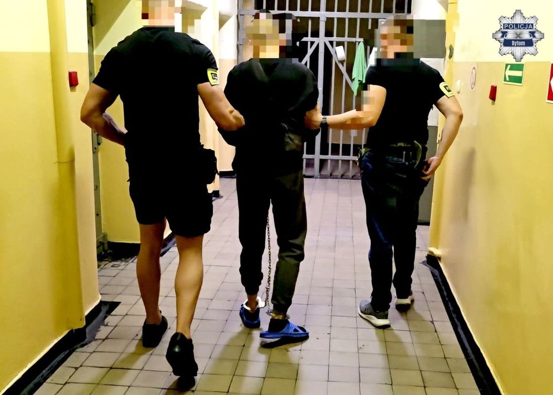 19-latek w kominiarce wtargnął do sklepu i sterroryzował ekspedientkę. Domagał się wydania alkoholu