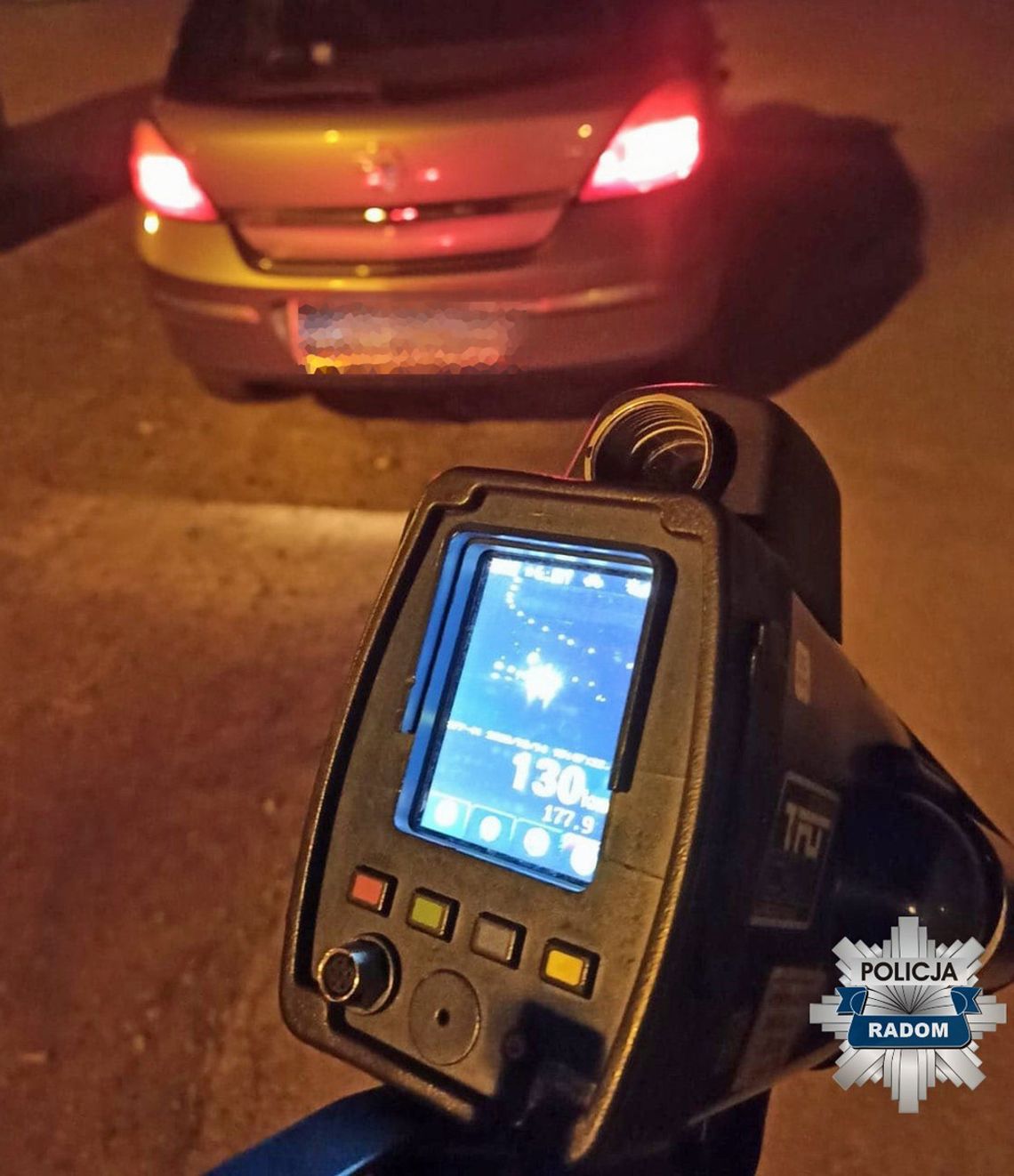 19-latek w oplu jechał przez miasto 130 na godzinę. Stracił prawko, które zrobił miesiąc temu