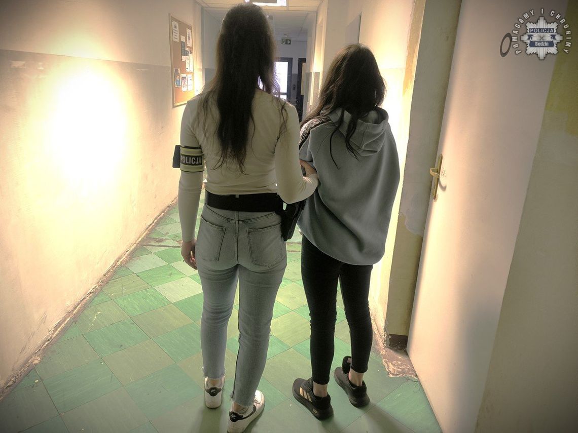 19-latka miała w mieszkaniu spore ilości narkotyków. Podczas nalotu zatrzymali też jej kolegę