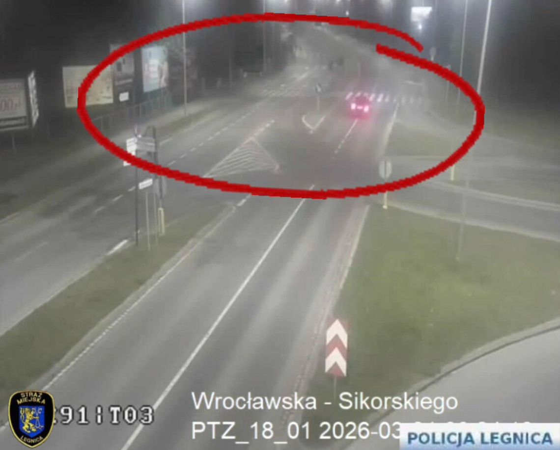 19-latka w Mercedesie popisywała się na ulicy. Straciła za to prawo jazdy