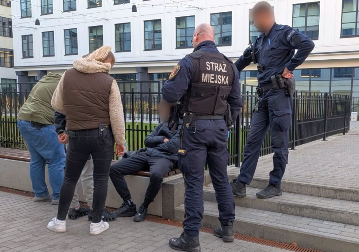 19-latkowie palili marihuanę pod siedzibą straży miejskiej. Miała dać im „powera” przed siłownią
